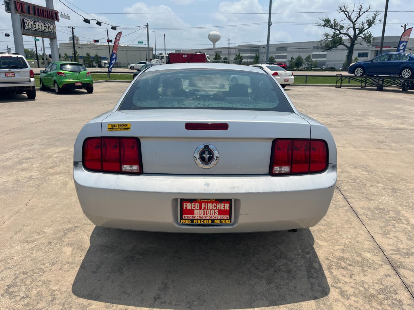 2007 SILVER /gray Ford Mustang (1ZVFT80N475) , Automatic transmission, located at 14700 Tomball Parkway 249, Houston, TX, 77086, (281) 444-2200, 29.928619, -95.504074 - Photo#5